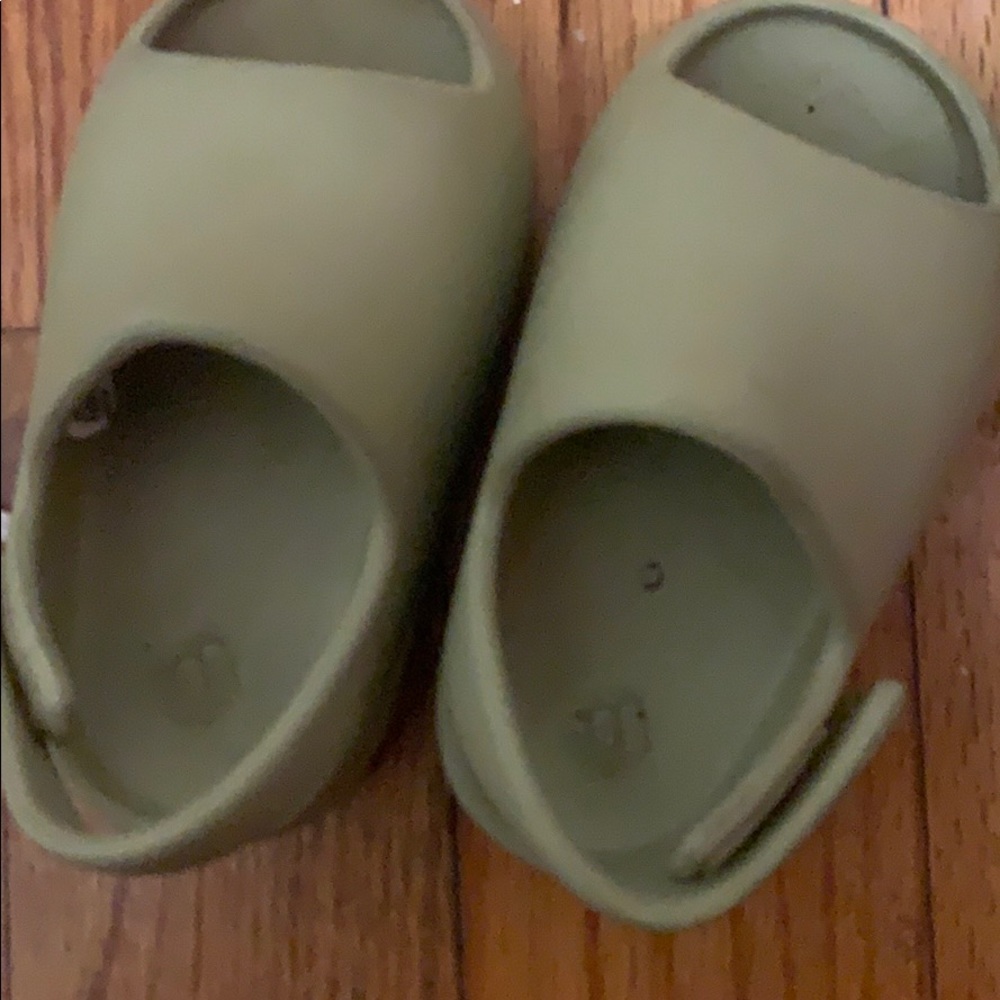 yeezy slides